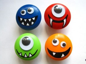 Manualidades niños pintar piedras monstruos divertidos